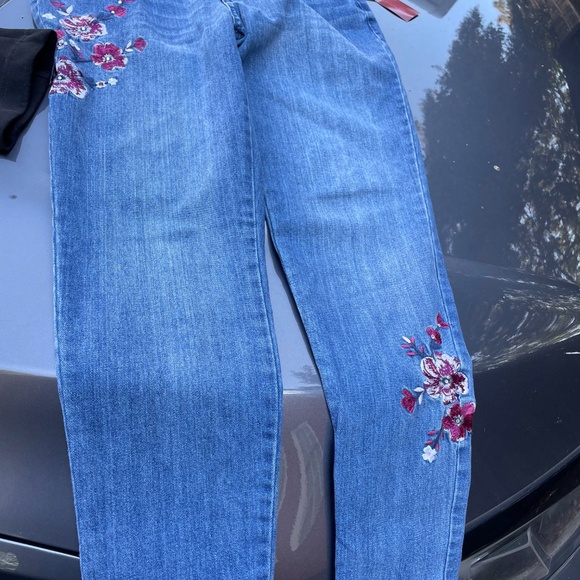 Jennifer Lopez jeans - Picture 8 of 10